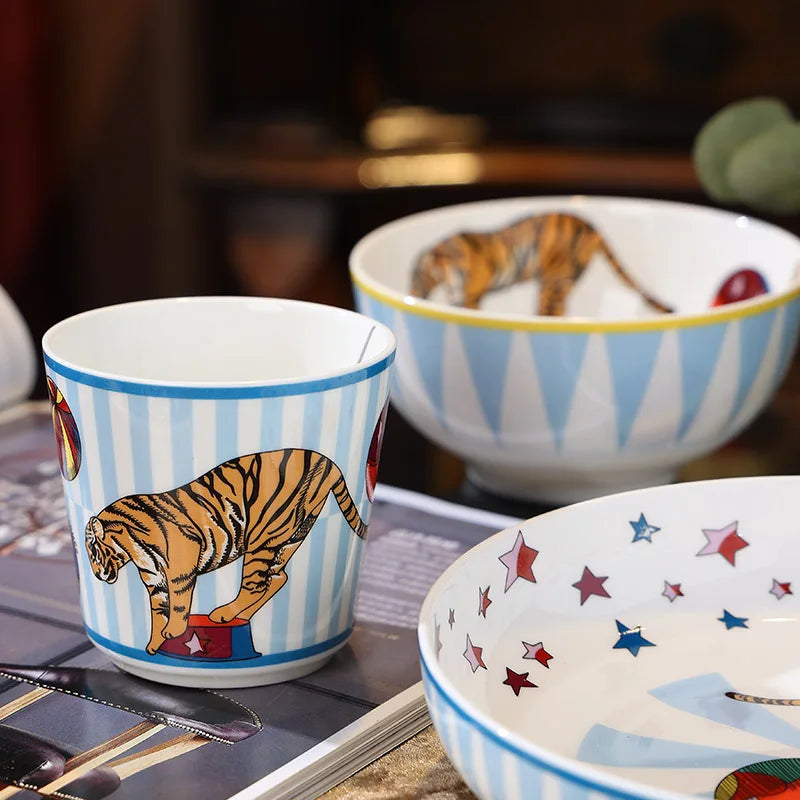 طقم أدوات مائدة للأطفال من DecorBites™ Circus Troup - أطباق، أوعية، كوب، قدر، صحن - هدية للأطفال