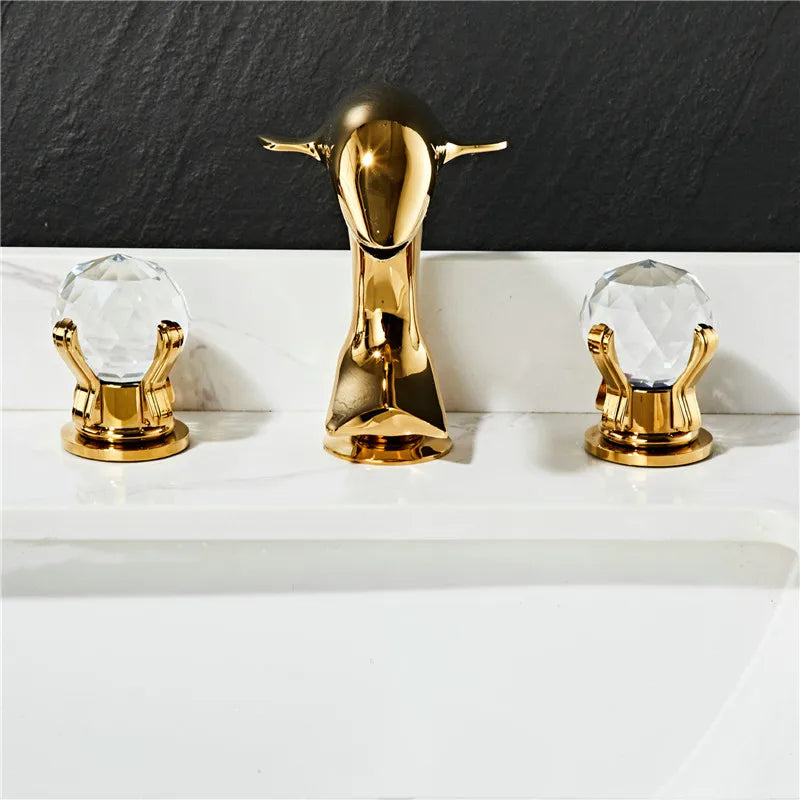 DecorBites™ Gold Basin Faucet: خلاط حوض ذهبي من النحاس والنيكل على شكل دولفين للحمام، 3 فتحات واسع الانتشار