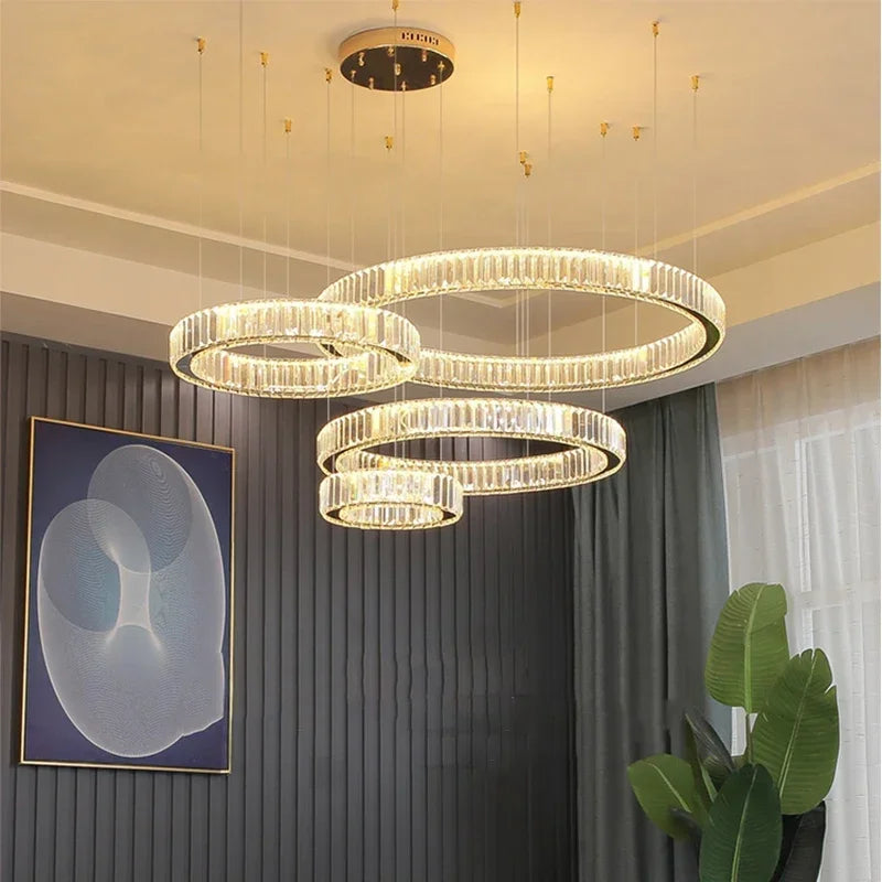 ثريا كريستال ذهبية من DecorBites™: هالة إضاءة LED فاخرة وعصرية بتصميم نورديك لغرفة المعيشة