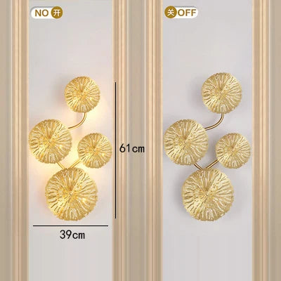 أباليك حائط بإطار نحاسي ذهبي بتصميم زهرة من DecorBites™ لإنارة غرف الطعام الفندقية