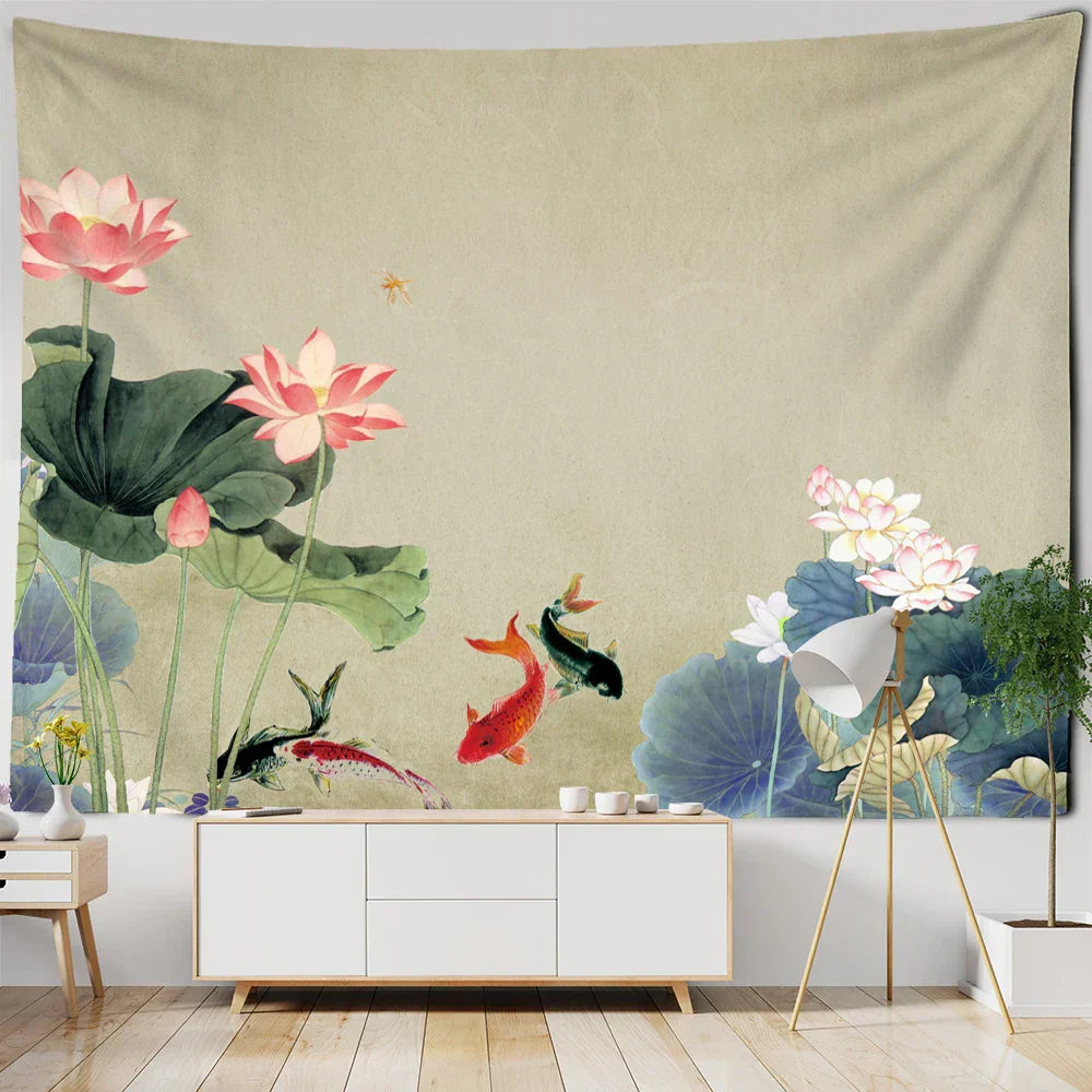 DecorBites™ نسيج معلق على الحائط بزخرفة أسماك الكوي وزهور اللوتس - ديكور منزلي بلمسة بوهيمية