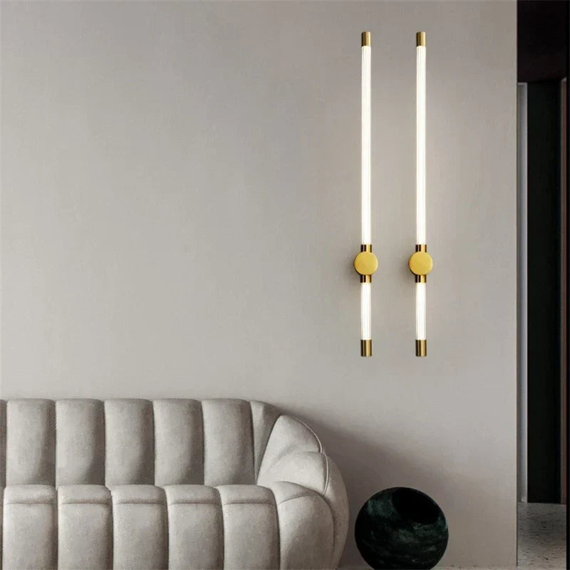مصابيح حائط بخطوط هندسية ذهبية من DecorBites™ لديكور المنزل العصري الفاخر