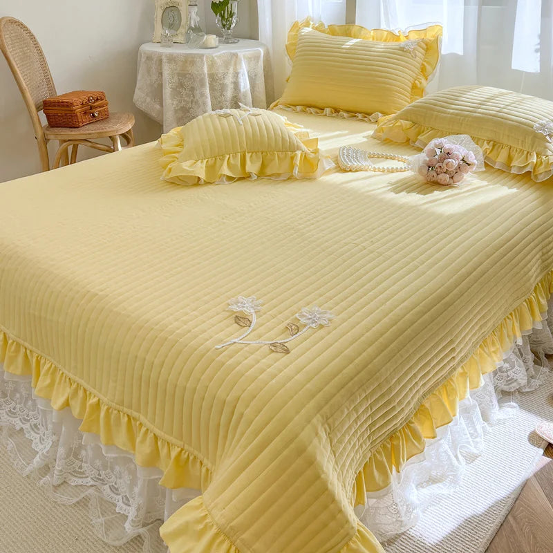DecorBites™ Handmade Lace Flowers Quilted Bedspread Coverlet Queen Double Mattress Cover