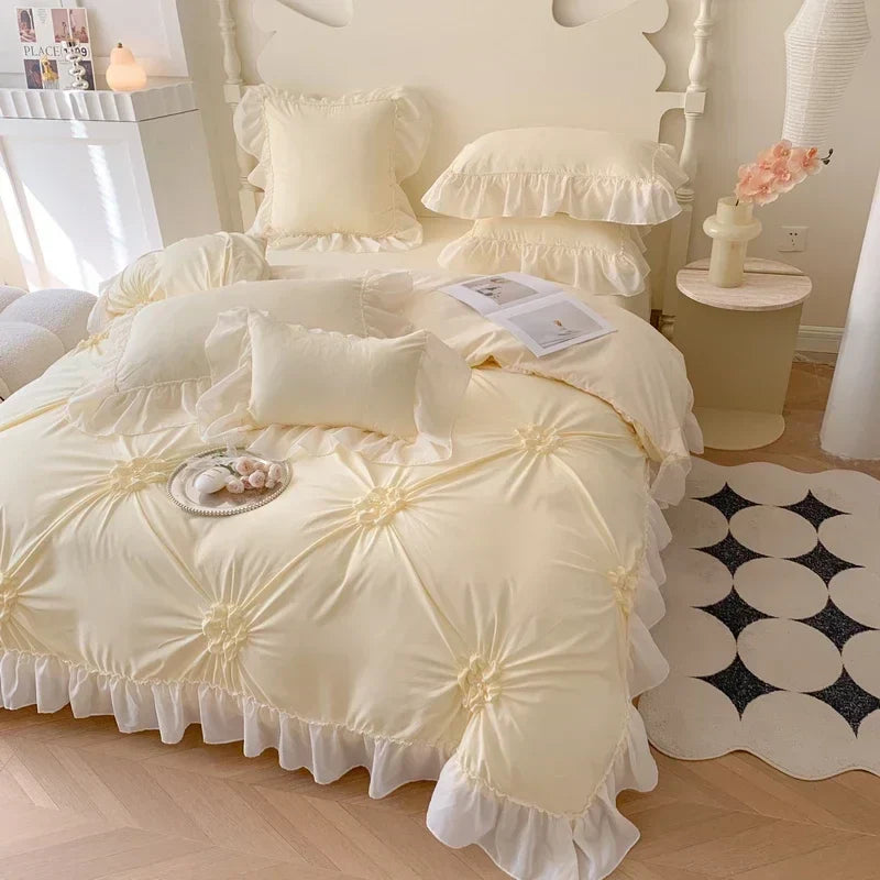 طقم سرير الأميرة الدانتيل™ من DecorBites: غطاء لحاف وملاءة ووسائد بكشكشة وأقواس رومانسية
