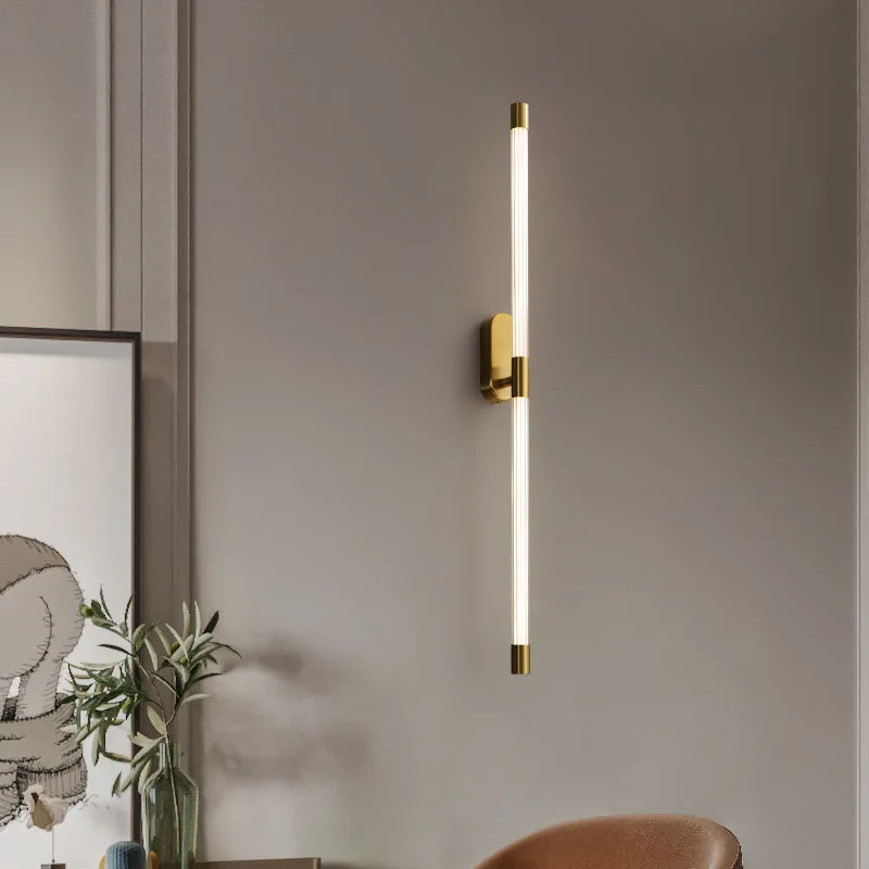 DecorBites™ مصباح حائط LED خطي من الأكريليك قابل للتعتيم ذهبي وأسود معدني لغرفة المعيشة وغرفة النوم
