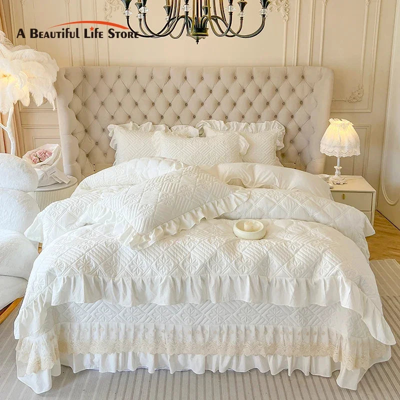 طقم فراش مبطن من DecorBites™ بنمط أميرة كوري مع كشكشة دانتيل 200x230 سم