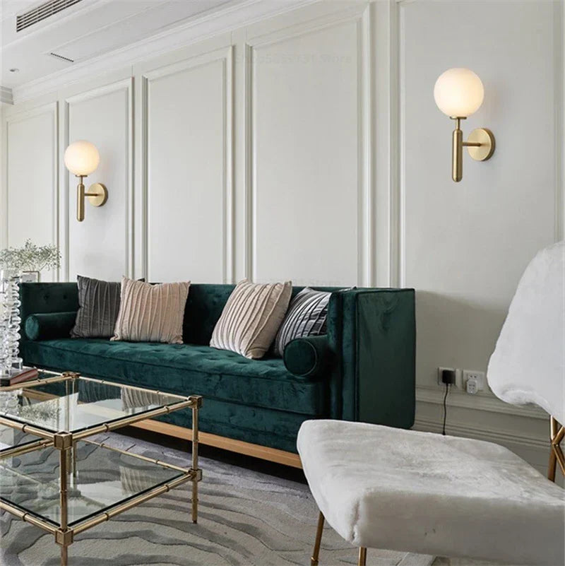 مصباح حائط DecorBites™ الكروي الزجاجي: إضاءة حائط معدنية حديثة لتزيين غرفة المعيشة وغرفة النوم بالمنزل