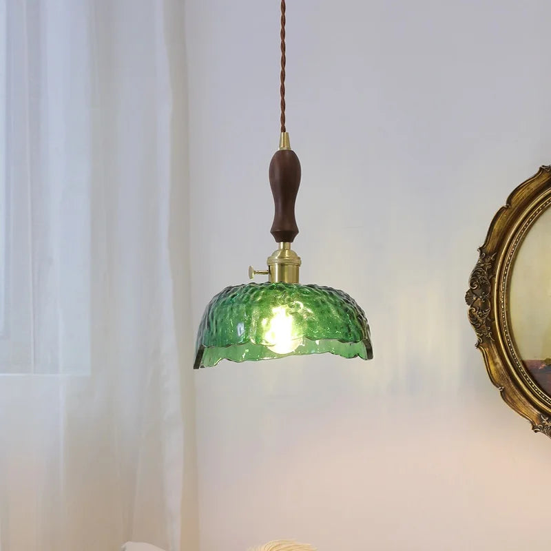 مصباح معلق LED من الزجاج الأخضر DecorBites™ بمفتاح مقبض، ثريا نحاسية