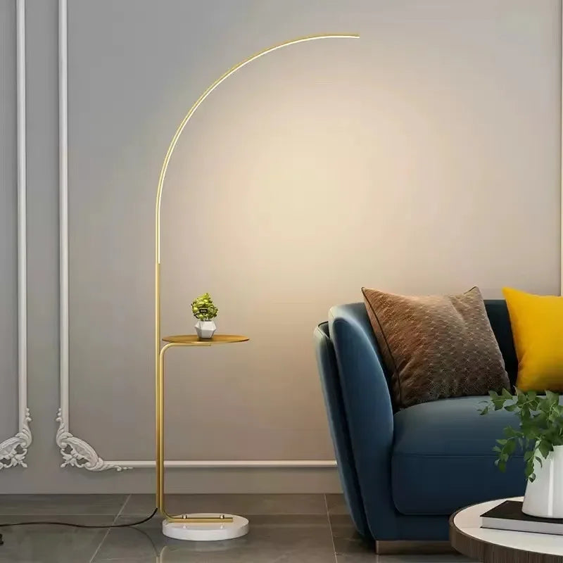 DecorBites™ مصباح أرضي LED بتصميم حديث باللون الأسود والأبيض والذهبي لتزيين غرفة المعيشة