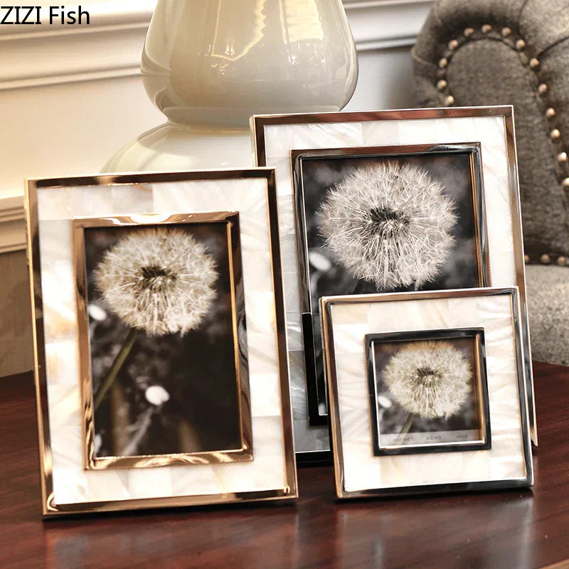 إطار صور شل الذهبي من DecorBites™ لديكور طاولة السرير لصور العائلة