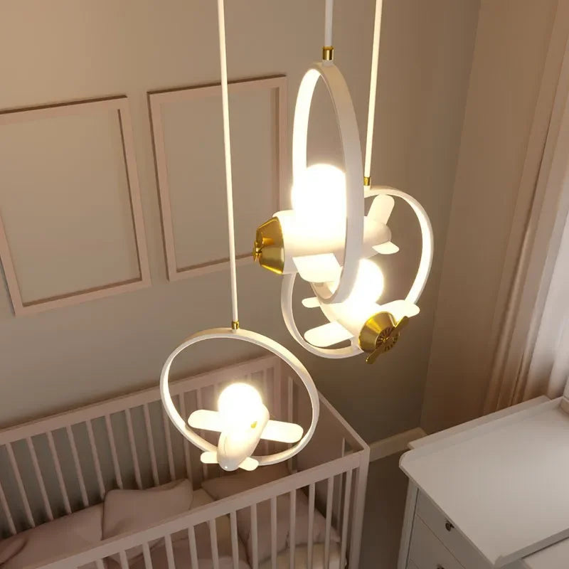 ثريات هليكوبتر من DecorBites™ لغرف الأطفال وإضاءة غرف النوم