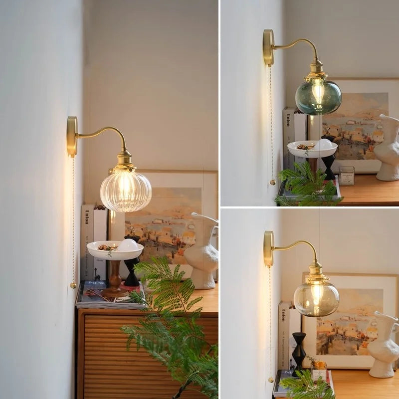 مصباح حائط LED كروي أخضر من DecorBites™، بقاعدة نحاسية، ومفتاح بسلسلة سحب