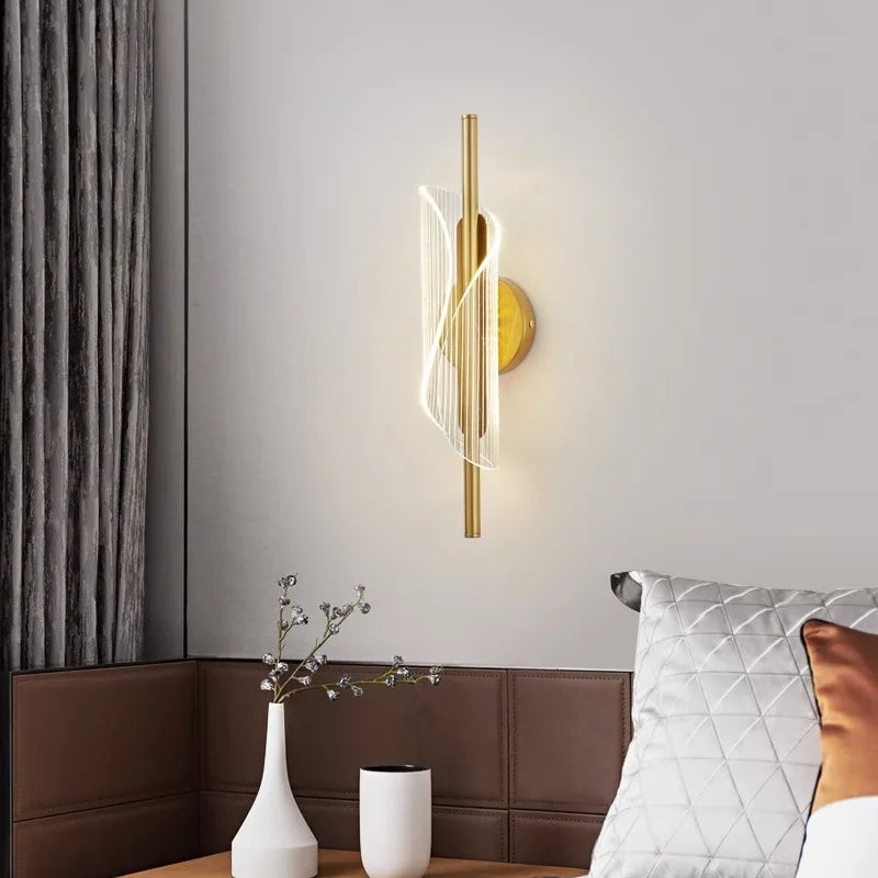 وحدة إضاءة جدارية LED DecorBites™ باللونين الذهبي والأسود لغرفة النوم وغرفة المعيشة والممر والردهة