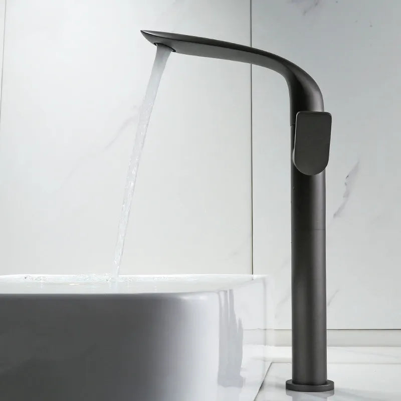 Robinet de lavabo DecorBites™ : Mitigeur de salle de bain noir en laiton, robinet de lavabo chaud-froid à poignée unique