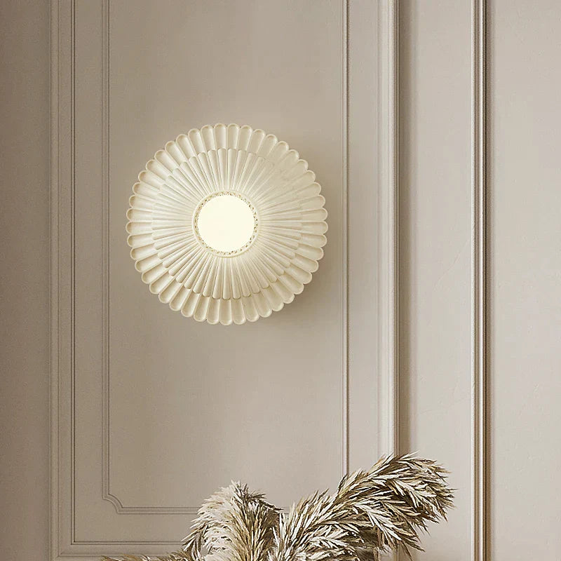 أباجورة حائط DecorBites™ French Cream Wind، مصباح جداري بتصميم ريفي منحوت لغرفة النوم والمعيشة