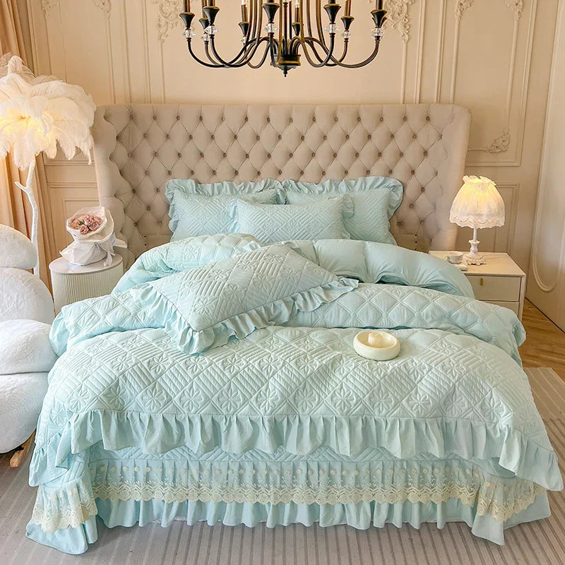 طقم فراش مبطن من DecorBites™ بنمط أميرة كوري مع كشكشة دانتيل 200x230 سم
