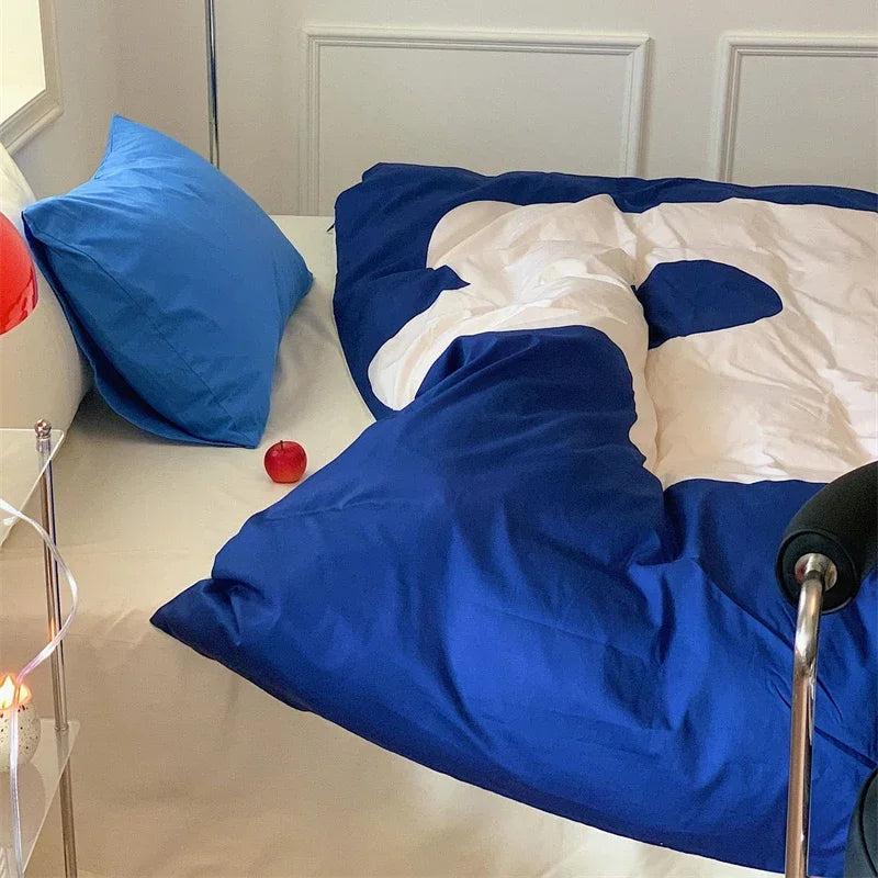 طقم لحاف سرير كبير الحجم من قطن الساتان بطبعة الزهور الكبيرة من DecorBites™