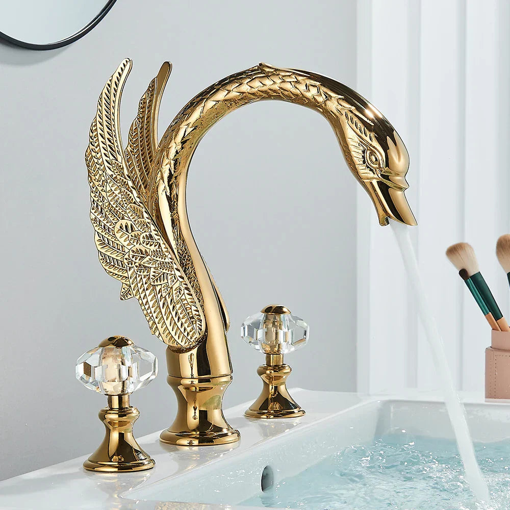 DecorBites™ حنفية حوض بمقبضين كريستاليين بتصميم بجعة ذهبية