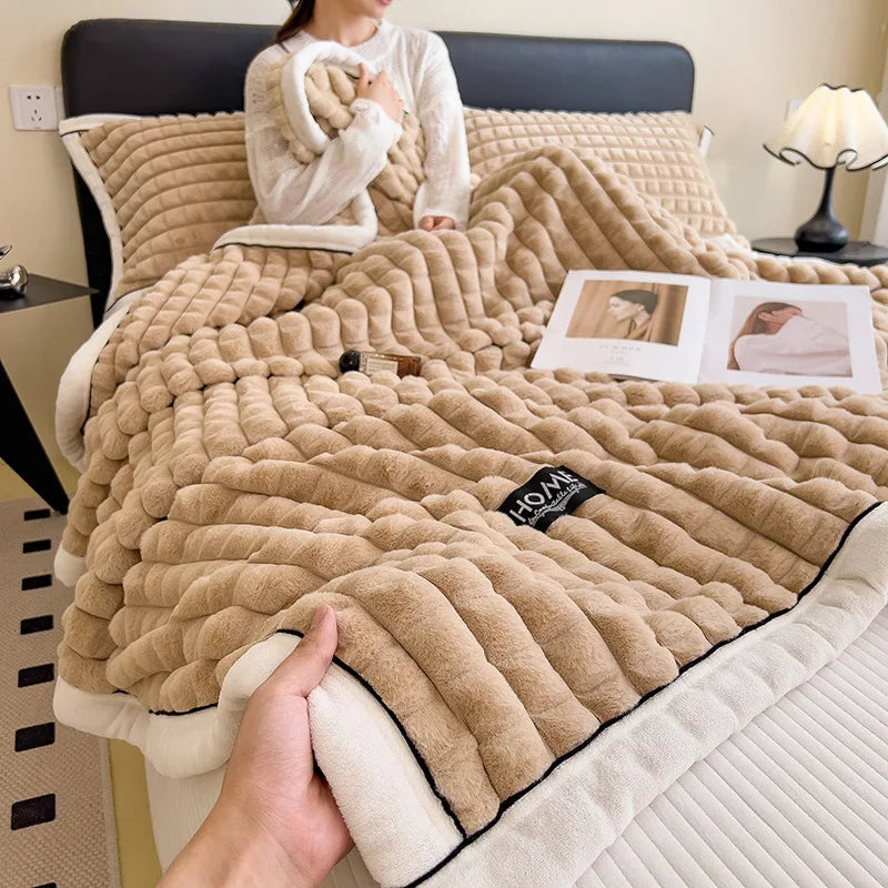 DecorBites™ Cozy Flannel Velvet Blanket: All-Season Solid Color Single Queen Quilt