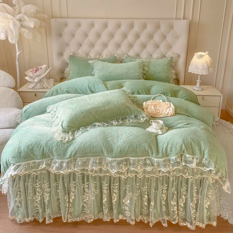 طقم سرير الأميرة الدانتيل من DecorBites™ مع غطاء لحاف وتنورة سرير مخملية