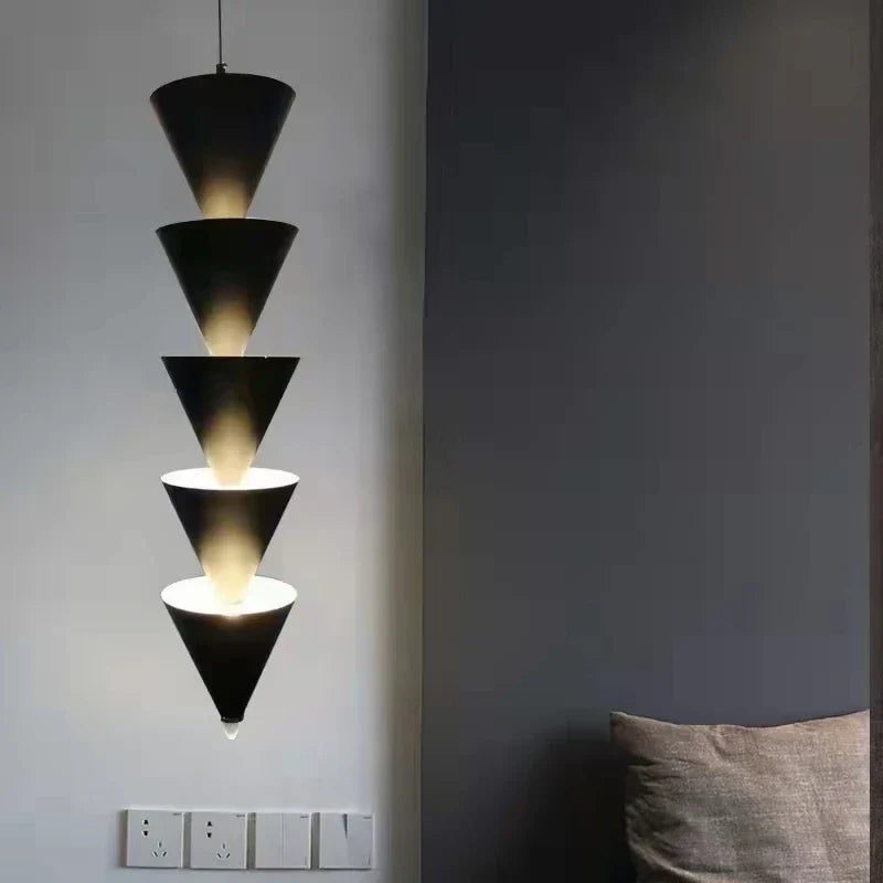 مصباح تعليق LED مخروطي باللونين الذهبي والأسود من DecorBites™ لإضاءة أنيقة للمنزل والمتجر