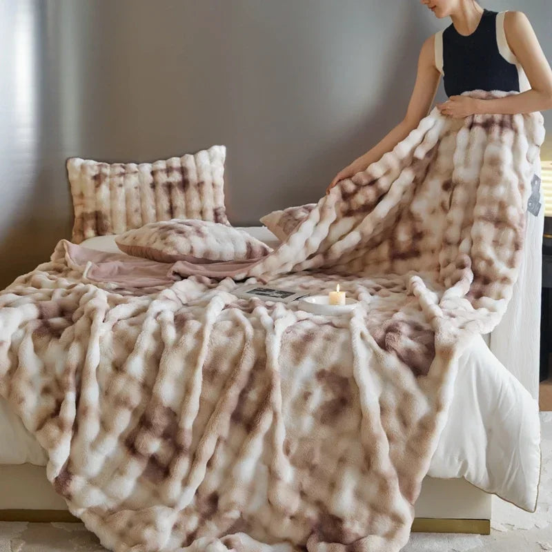 DecorBites™ Cozy Fleece Throws - Soft Plaid Blankets for Warmth and Comfort