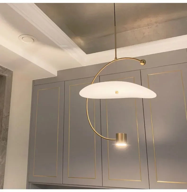 مصباح تعليق LED مطلي بالذهب من DecorBites™ لديكور المنزل وغرفة الطعام