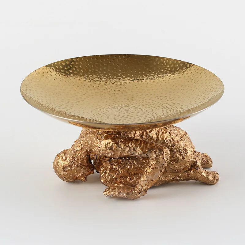 صينية وتماثيل ديكور المنزل المصنوعة يدوياً من الراتنج الذهبي من DecorBites™