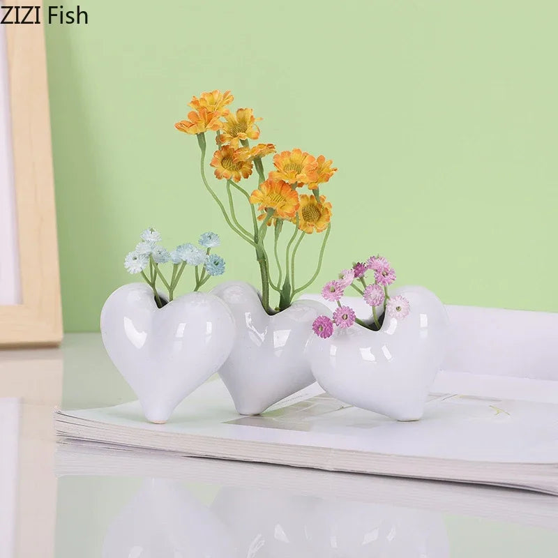 DecorBites™ Heart Ceramic Vase Modern Floral Arrangement Desk Decoration Aesthetic Decor