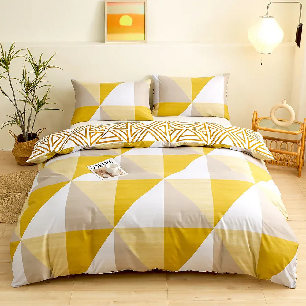 DecorBites™ Geometric Triangle Block Print Bedding Set with 2 Pillowcases for Queen/King Double Bed
