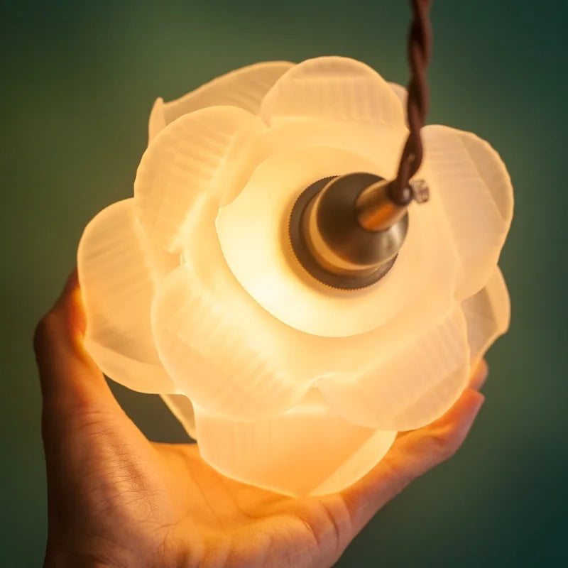 مصباح معلق DecorBites™ LED زجاجي أبيض متجمد: بساطة الشمال لغرفة المعيشة والمقهى