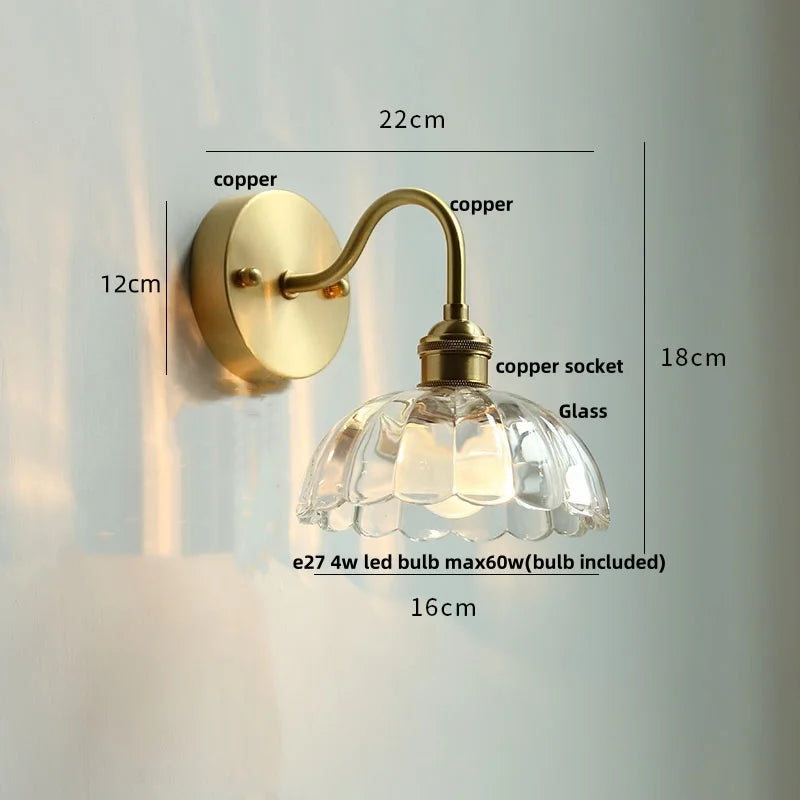 مصباح حائط LED كروي أخضر من DecorBites™، بقاعدة نحاسية، ومفتاح بسلسلة سحب