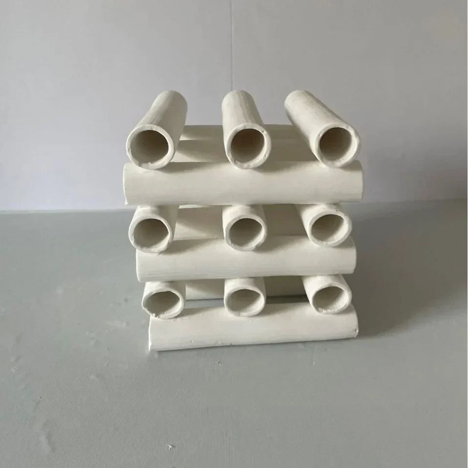 تماثيل سيراميك هندسية متراصة للزينة من ديكوربايتس™، حلية بيضاء