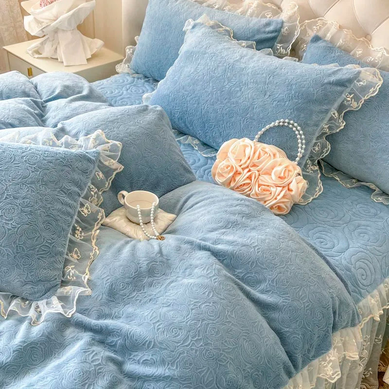 طقم سرير الأميرة الدانتيل من DecorBites™ مع غطاء لحاف وتنورة سرير مخملية