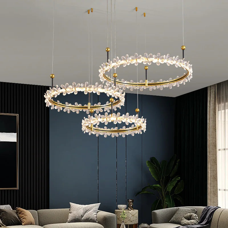 ثريا معلقة على شكل حلقة كريستال ذهبية من DecorBites™، تصميم عصري فاخر لديكور المنزل