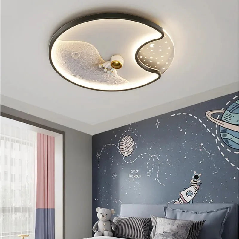 مصباح DecorBites™ Kids Astronaut LED على شكل قمر للعناية الفائقة بالعيون في غرفة النوم أو غرفة المعيشة