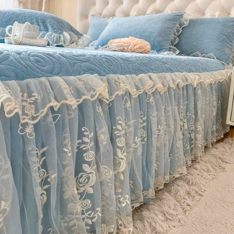 طقم سرير الأميرة الدانتيل من DecorBites™ مع غطاء لحاف وتنورة سرير مخملية