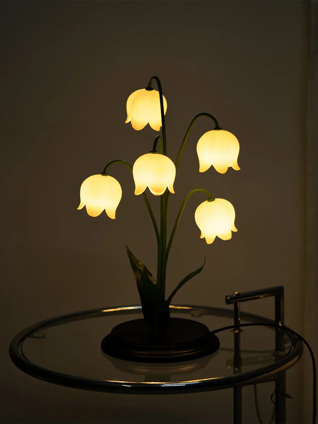 مصباح طاولة زهور LED من DecorBites™ - إضاءة مكتب زخرفية لغرفة النوم، وغرفة المعيشة، وغرفة الدراسة