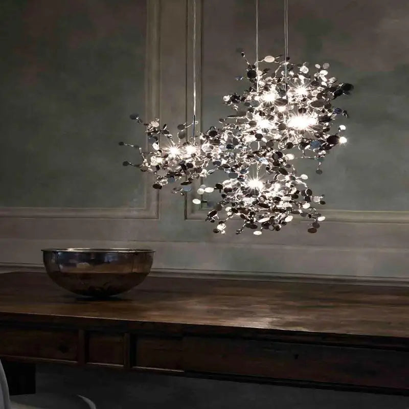 ثريا سقف كروم من DecorBites™ بتصميم ورقة شجر لغرفة المعيشة أو البار أو إضاءة الشرفة