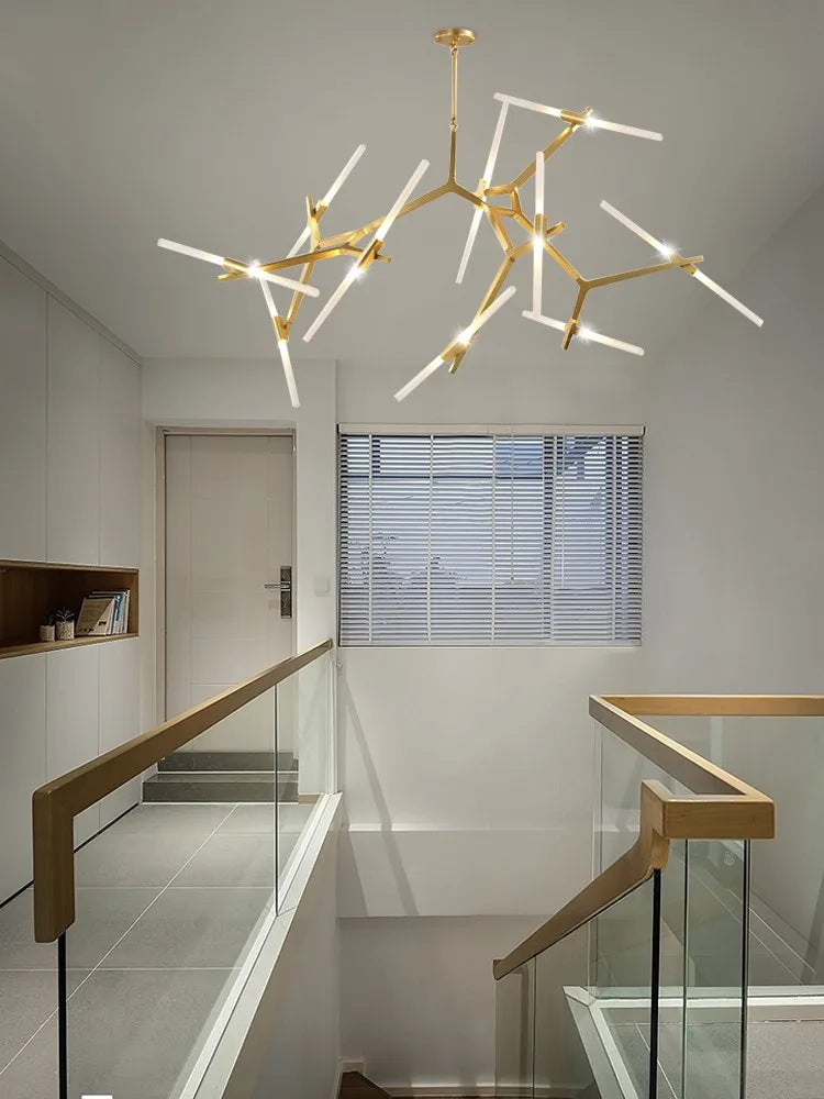 ثريا DecorBites™ Gold Branch LED لفيلا دوبلكس ودرج - إضاءة داخلية عصرية