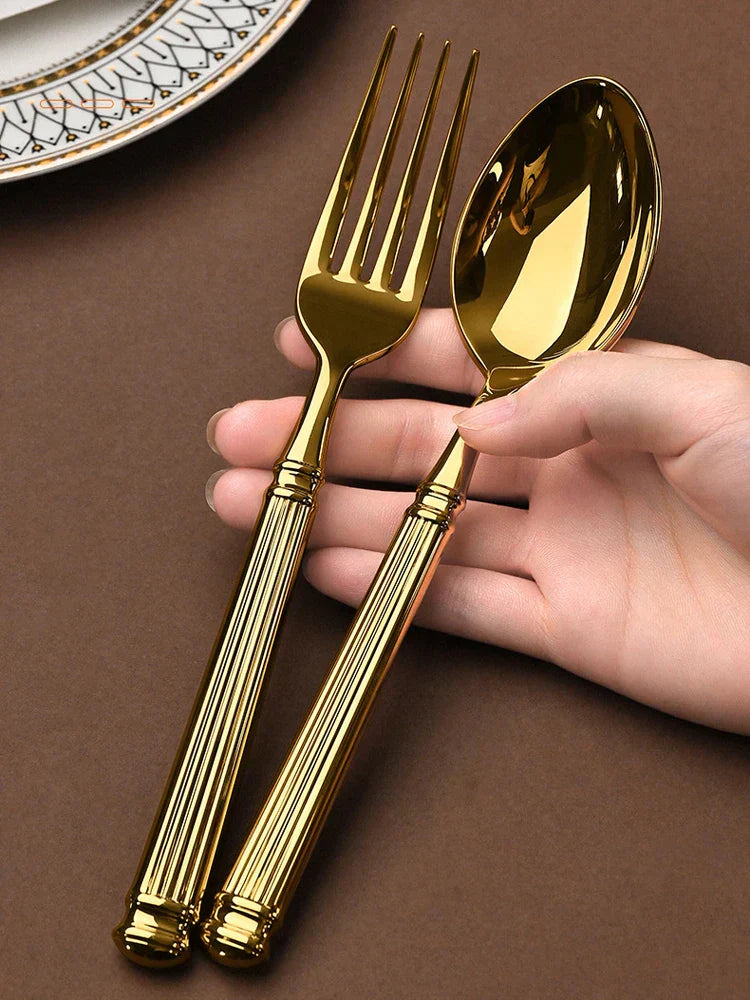 طقم أدوات مائدة DecorBites™ الذهبي من الفولاذ المقاوم للصدأ، 4 قطع شوكة سكين ملعقة.