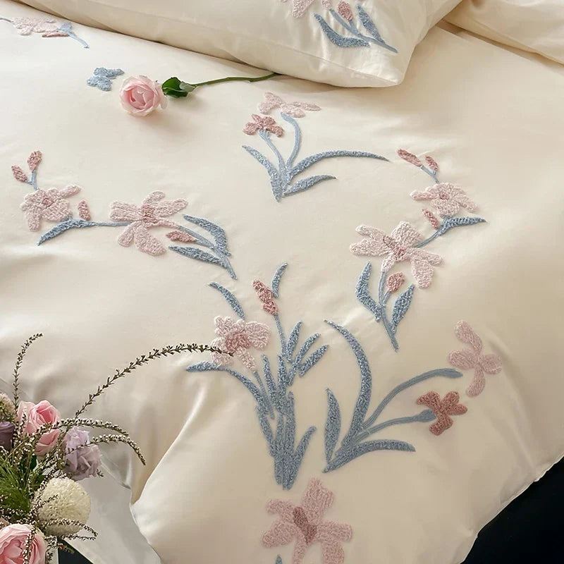 مجموعة مفروشات قطنية مطرزة بالورود الأنيقة من DecorBites™ - مقاسات مفرد ومزدوج وكينغ