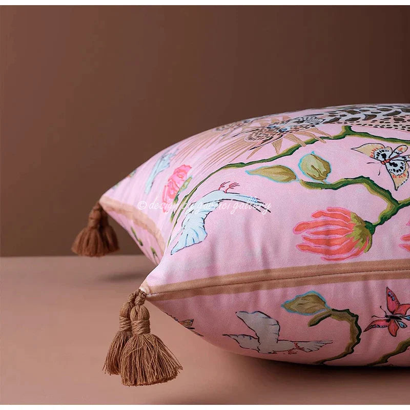 كيس وسادة هالو لُوكس تشيتا DecorBites™: غطاء وسادة مزخرف بشراشيب بتصميم GG