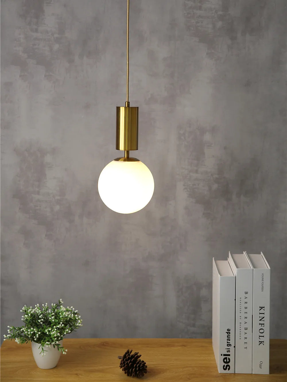 DecorBites™ ثريا سقفية ذهبية كروية بإضاءة LED لإضاءة ديكور المنزل الفاخر