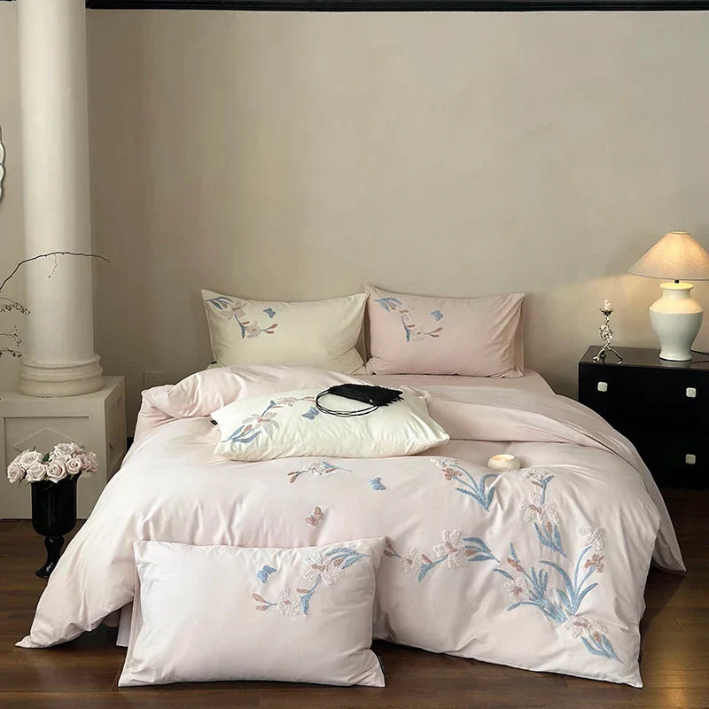 مجموعة مفروشات قطنية مطرزة بالورود الأنيقة من DecorBites™ - مقاسات مفرد ومزدوج وكينغ