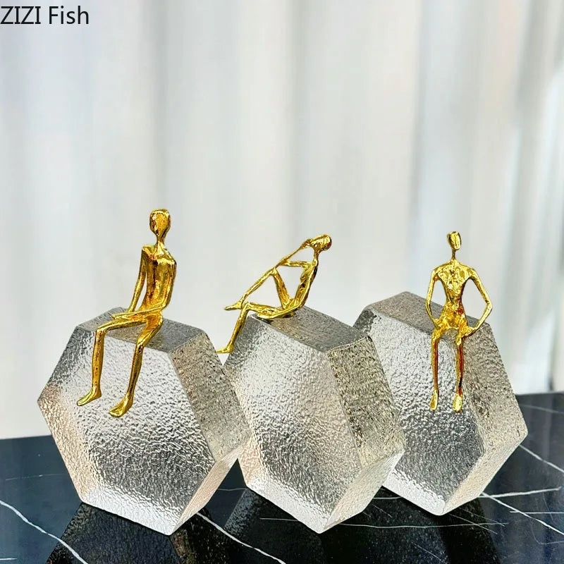 تماثيل DecorBites™ الذهبية: زينة مكتب عصرية لجماليات الغرفة