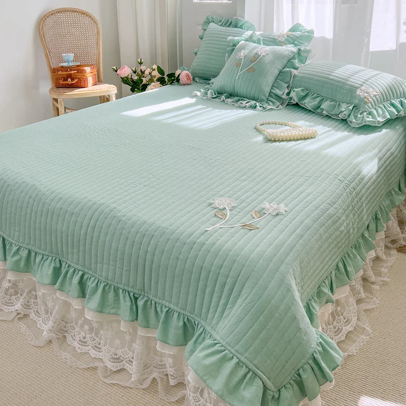 DecorBites™ Handmade Lace Flowers Quilted Bedspread Coverlet Queen Double Mattress Cover