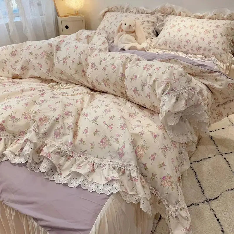 طقم شراشف ديكور بايتس™ كوري بتصميم أميرات مع كشكشة ودانتيل مزهر وغطاء وسادة