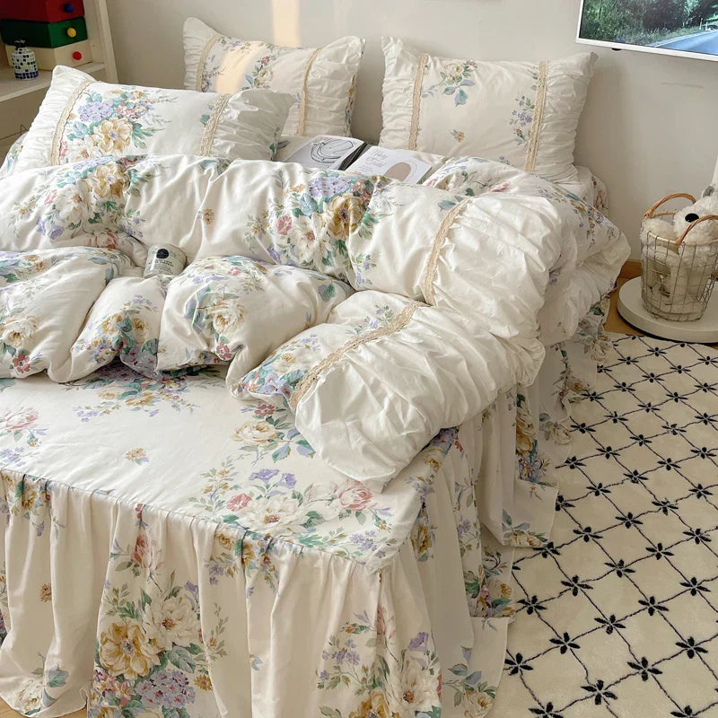 DecorBites™ طقم مفروشات أميرة كورية بنقشة الزهور - غطاء لحاف، غطاء سرير، أغطية وسائد