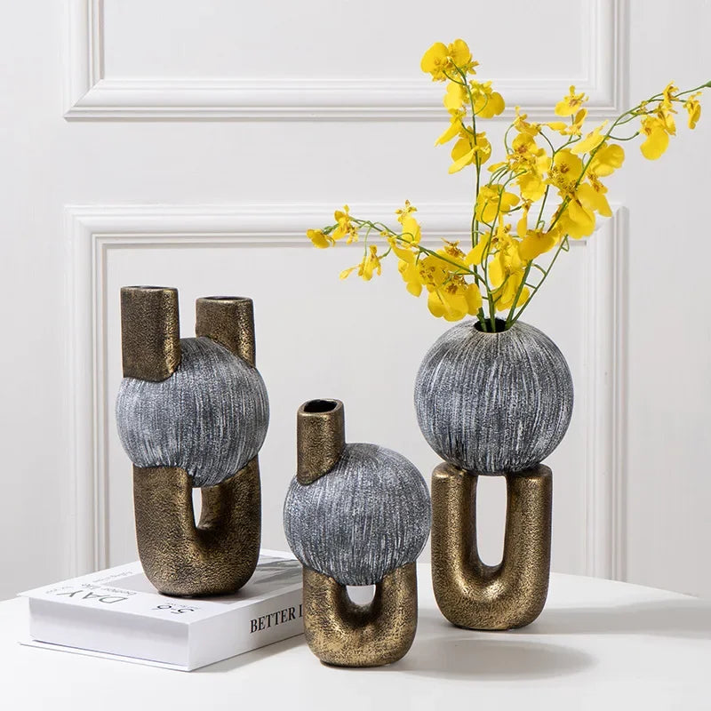 فازة سيراميك DecorBites™ بخطوط ذهبية ونمط هندسي - ديكور منزلي لتنسيقات الزهور المجردة